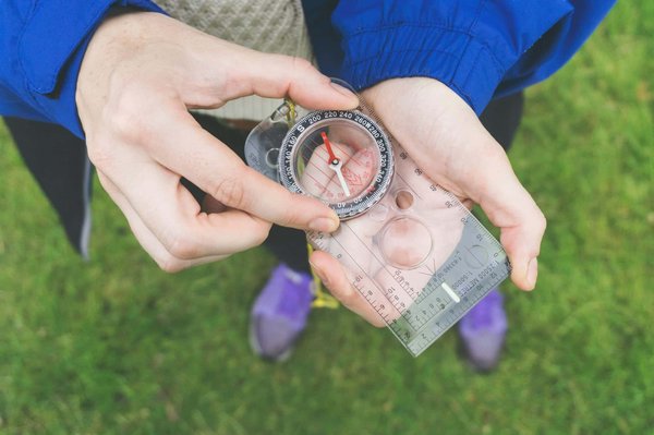 Quels sont les meilleurs itinéraires pour découvrir les montagnes Rocheuses en été ?